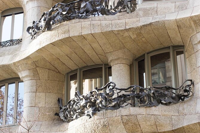 2,5h Barcelona Gaudí Segway Tour - Key points to know before you book