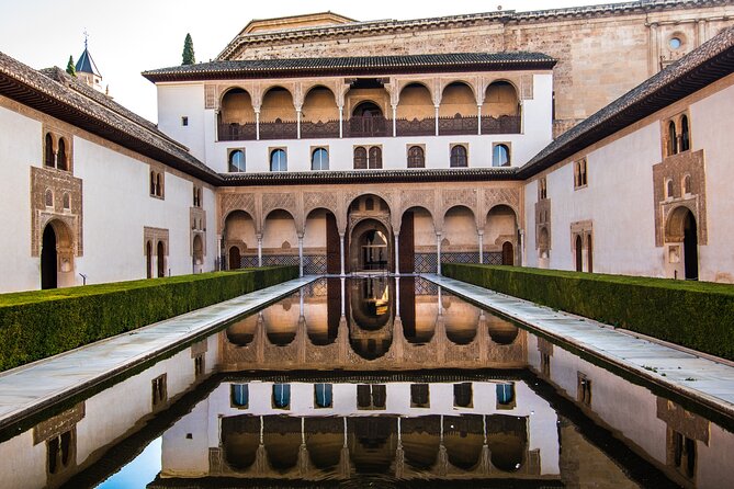 Alhambra Skip-the-Line with Albaicin, Sacromonte by Segway/Bike - The midday pause in Granada