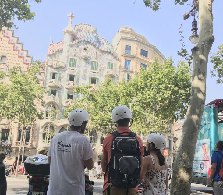 Barcelona: 2.5-Hour Gaudí Segway Tour - Safety, clothing, and who should book