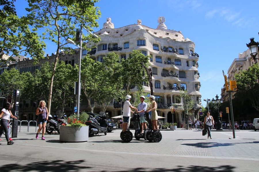Barcelona: 2.5-Hour Gaudí Segway Tour - Sagrada Familia, the tour’s big architectural moment