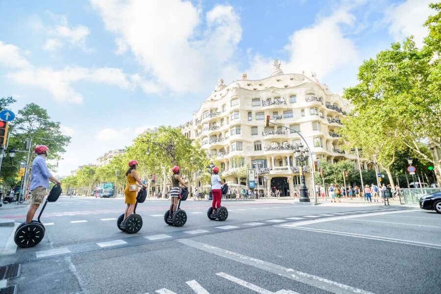 Barcelona: 2,5hr Art of Gaudí Segway Tour - Passeig de Gràcia and the rivalry of modernist houses