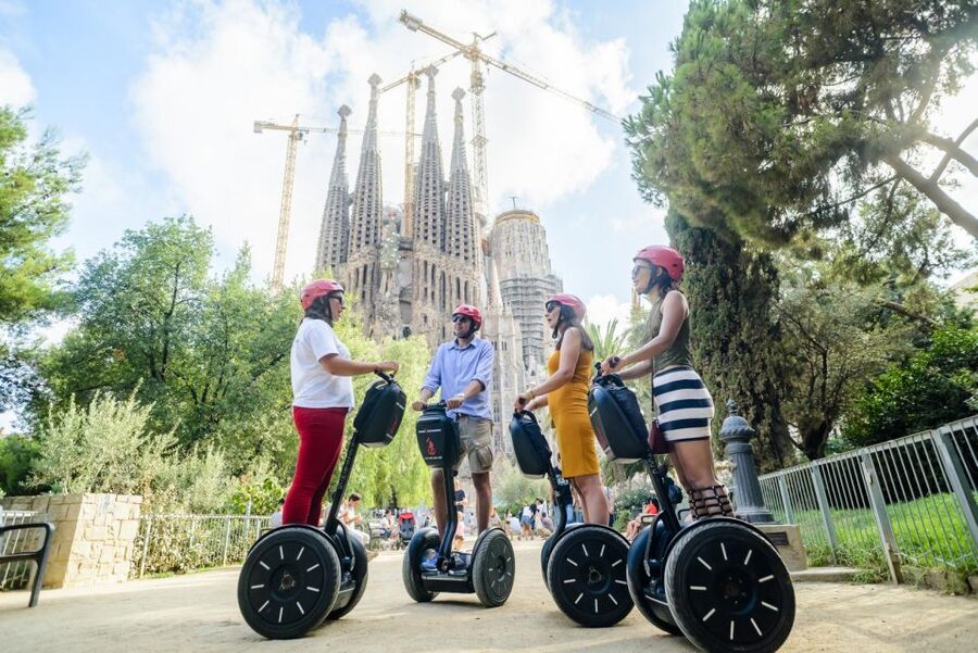 Barcelona: 2,5hr Art of Gaudí Segway Tour - Sagrada Familia as the route’s big finish