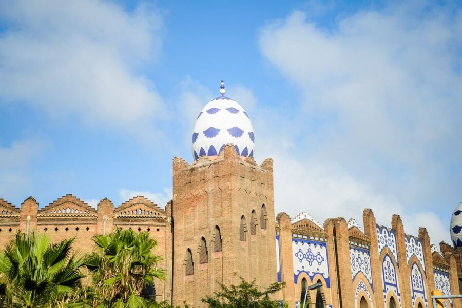 Barcelona: 2,5hr Art of Gaudí Segway Tour - Who should choose this tour