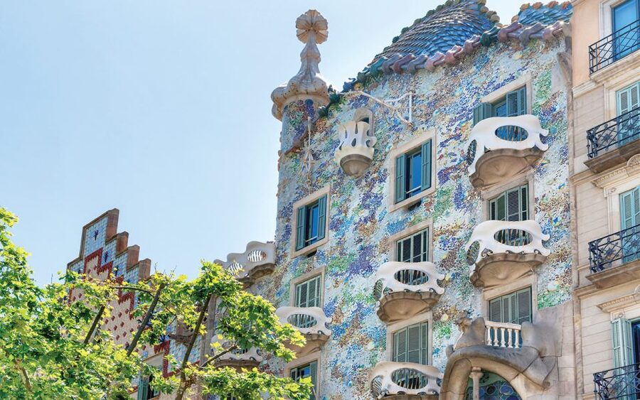 Barcelona: Gaudí Sightseeing Guided Segway Tour - Starting in the Gothic Quarter