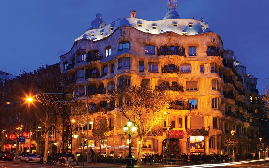 Barcelona: Gaudí Sightseeing Guided Segway Tour - Ciutadella Park and the Arc de Triomf