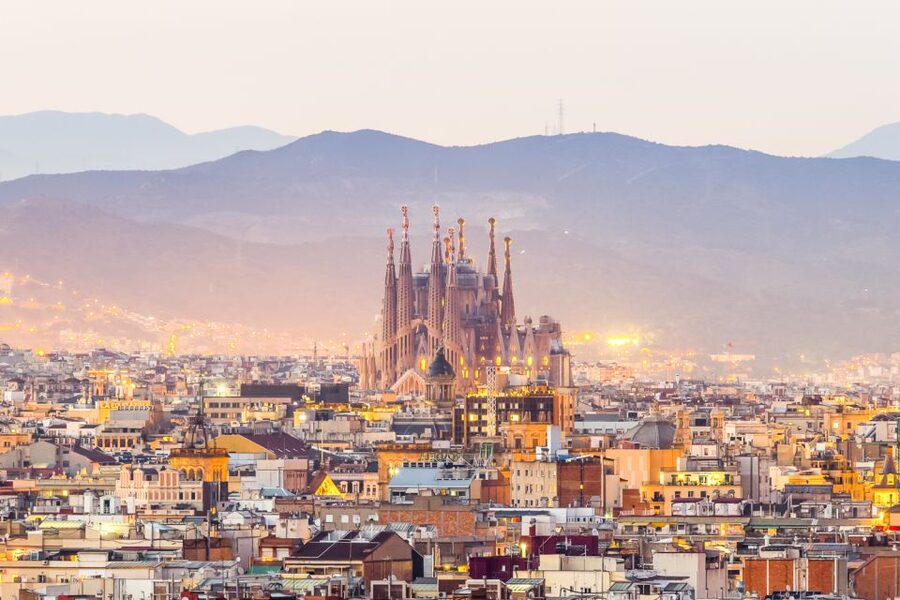 Barcelona: Gaudí Sightseeing Guided Segway Tour - Seeing Sagrada Família without going inside