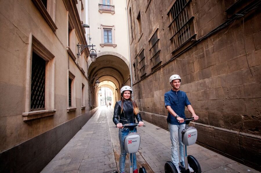 Barcelona Insiders Segway Tour 1.5h - How much Barcelona do you really see?