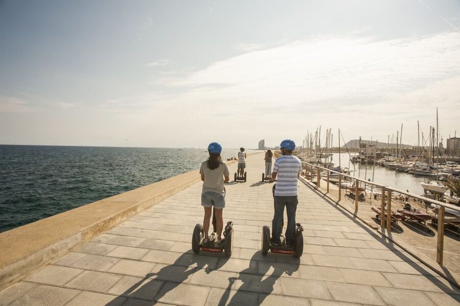 Barcelona: Old Port and Gothic Quarter Guided Segway Tour - What one hour really gives you