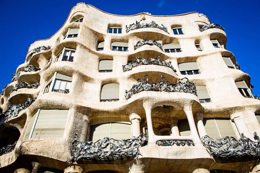 Barcelona Segway Tour: ❤️Gaudi Highlights❤️ - Casa Milà and the moving stone facade