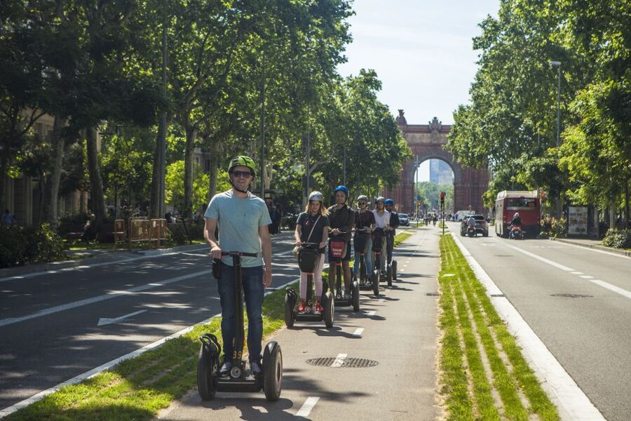 ❤️Barcelona Segway Tour ❤️ with a Local Guide - Group size, ages, and comfort