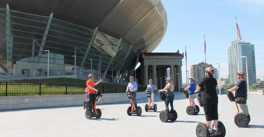 Chicago: Lakefront and Museum Campus Segway Tour - Buckingham Fountain and the dancing water