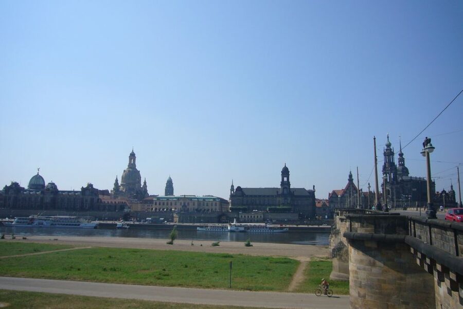 Dresden: Elbe Valley Guided Segway Tour - Along the Elbe from Königsufer