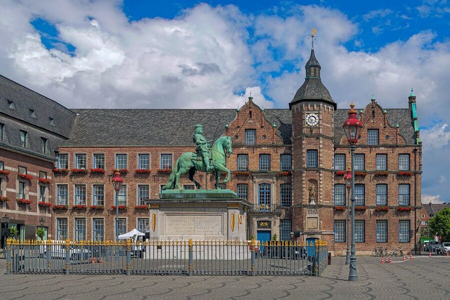 Düsseldorf: Classic City Segway Tour - Tonhalle and Düsseldorf’s expressionist architecture