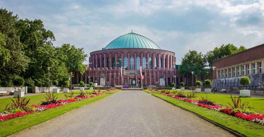 Düsseldorf: Classic City Segway Tour - Getting comfortable on the Segway