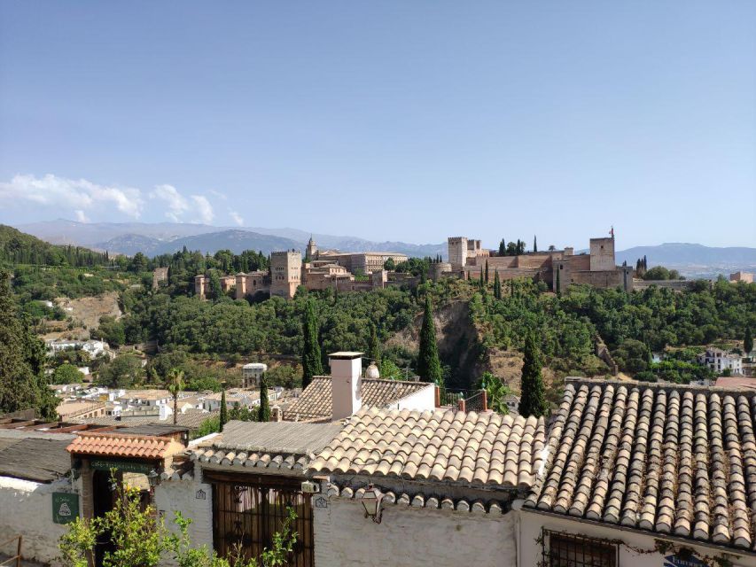 Granada: Historical City Center Guided Segway Tour - Albaicín’s narrow streets and San Nicolás Square