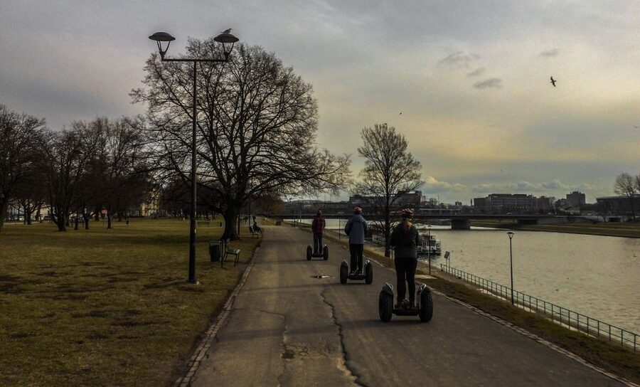 Krakow: Old Town & Jewish Quarter 2-Hour Segway Tour - Wawel Hill and the famous Dragon