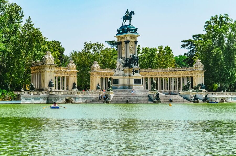 Madrid: Iconic Retiro Park Segway Tour - What the guides add to the ride