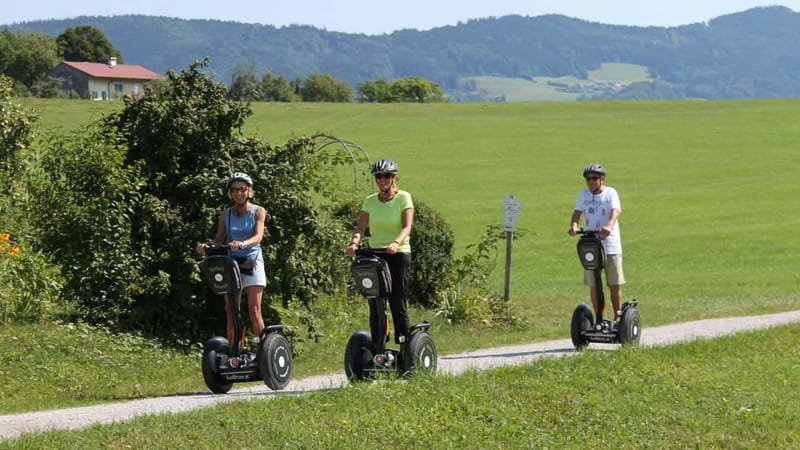 Mondsee: SEGWAY Fun Tour (1.5 hours) - From the lake promenade to the Mondseeland fields