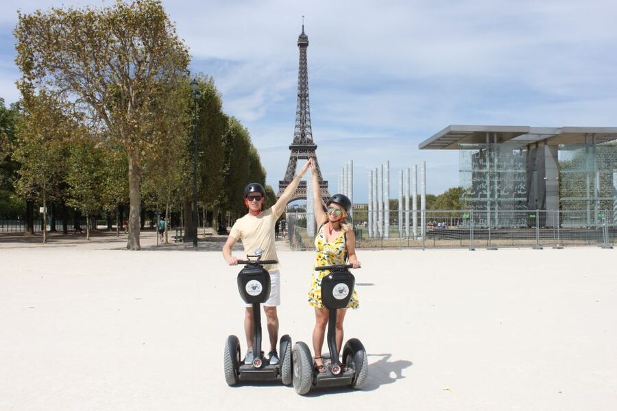 Paris: Private Sightseeing Segway Tour - Rolling down the Champs-Elysées