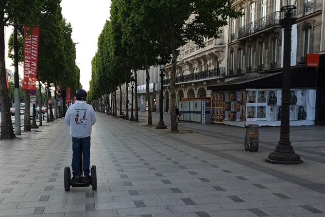 Paris Sunrise tour by Segway - Stop one: the Eiffel Tower from the outside