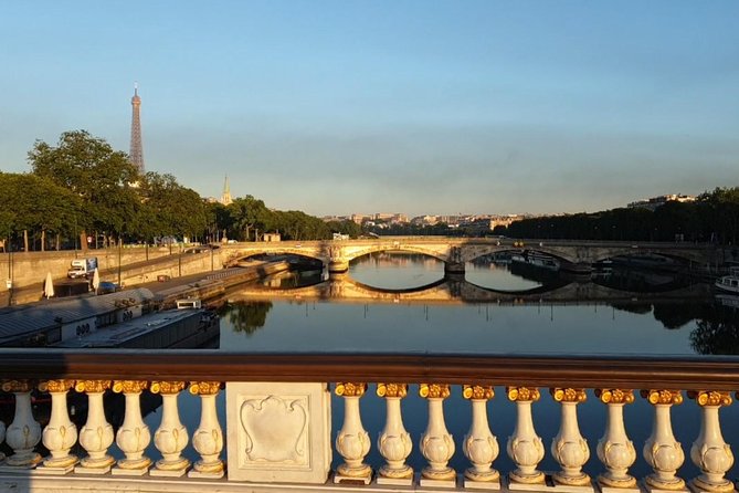Paris Sunrise tour by Segway - Stop three: an unusually quiet Arc de Triomphe