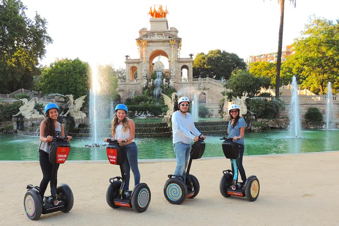 Private Live Guided Barcelona Segway Tour - 180 min - Arc de Triomf and the city’s grand entrance